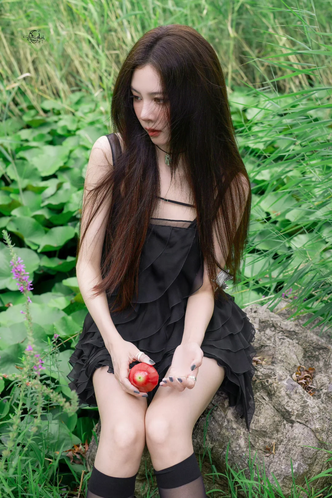 宋妍霏 吊带黑裙 人间尤物