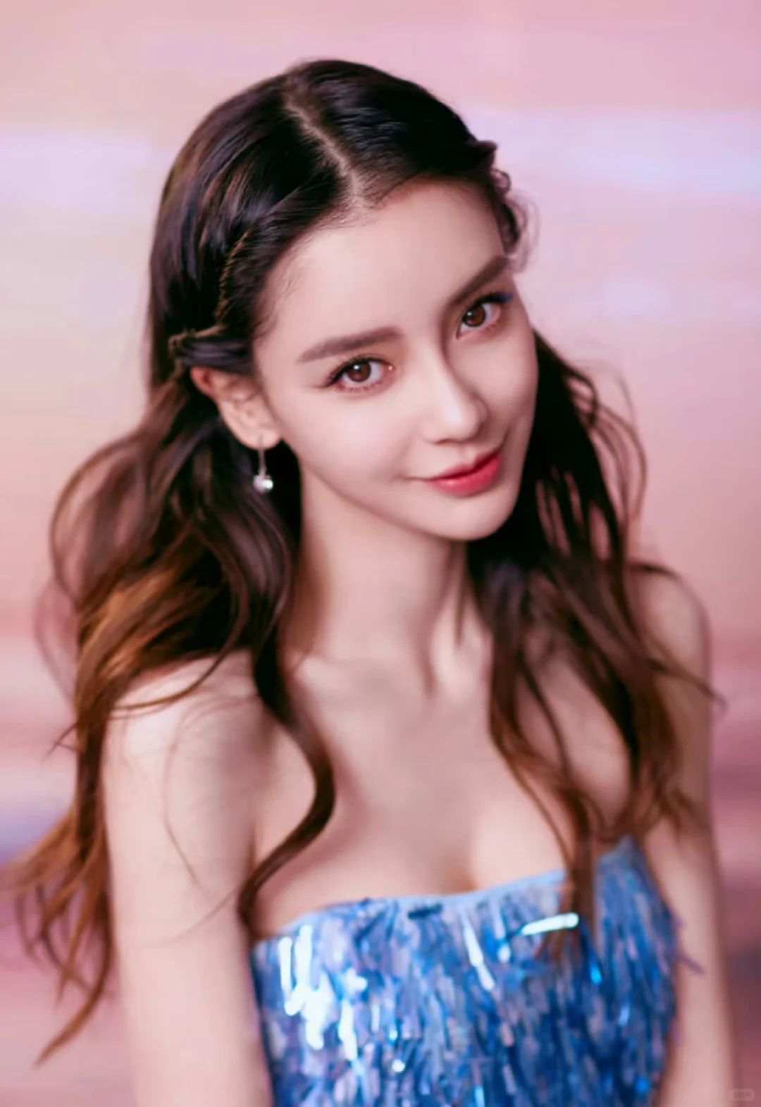 杨颖:性感女神范，你喜欢吗？