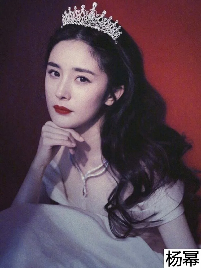 女明星戴皇冠的样子你认为谁像公主
