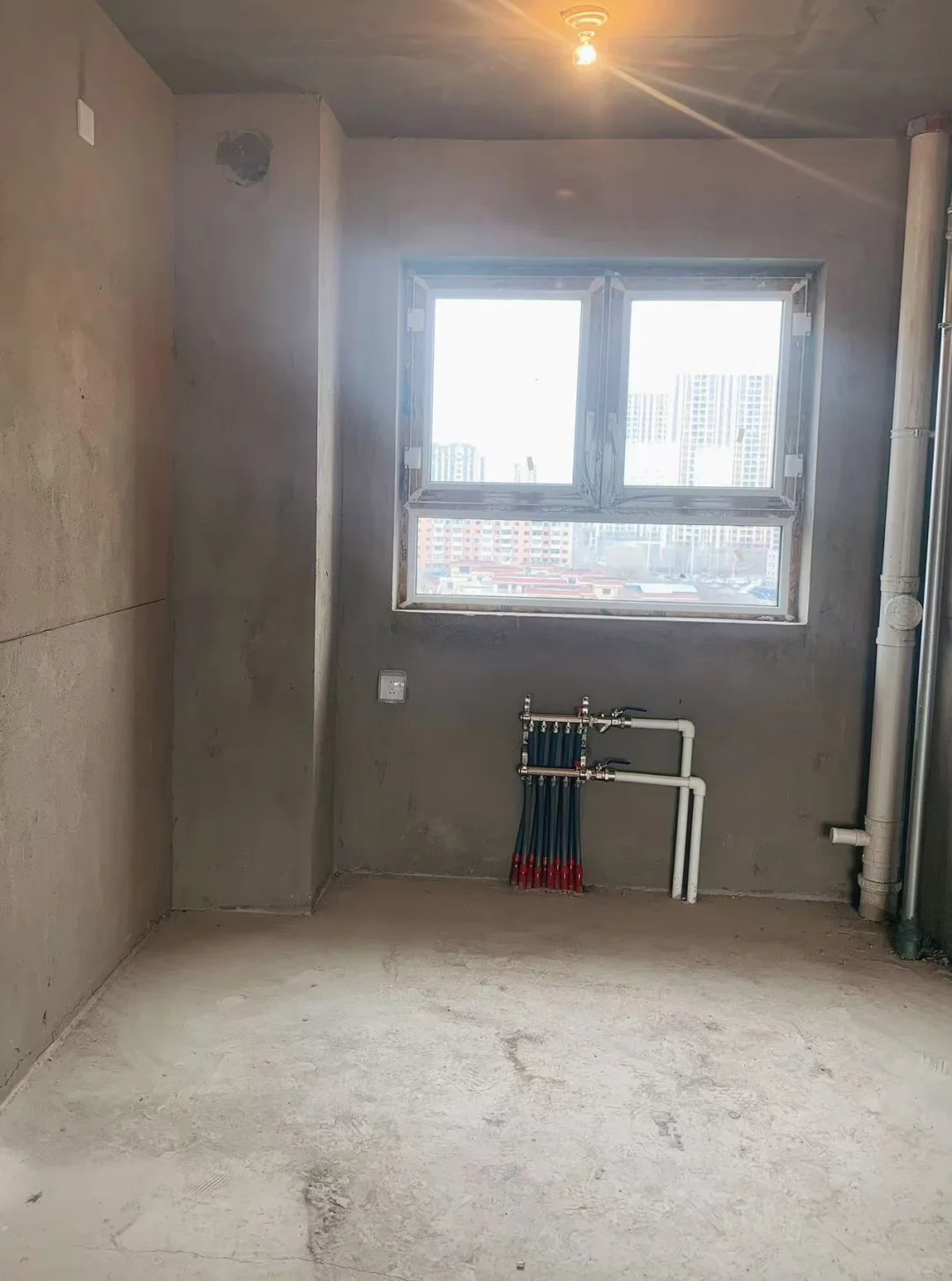 感谢房价暴跌，小情侣终于有了人生第一套房