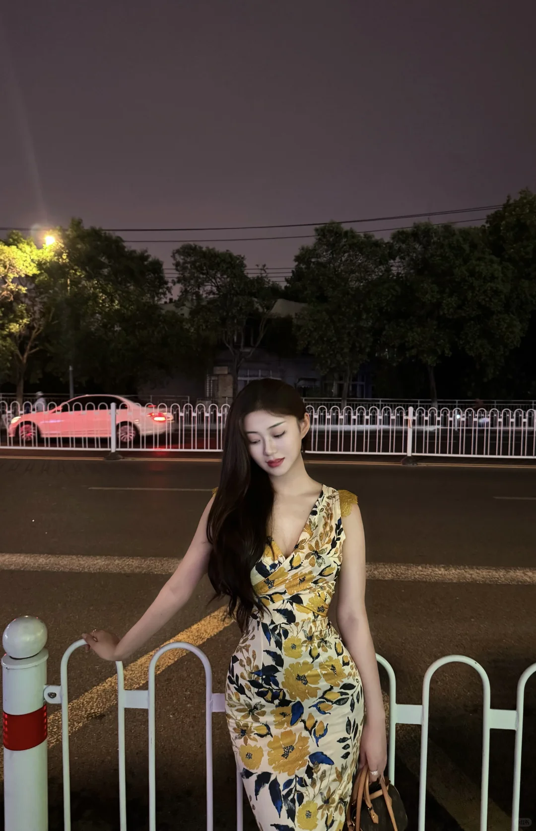 压得住艳色的才是真绝色