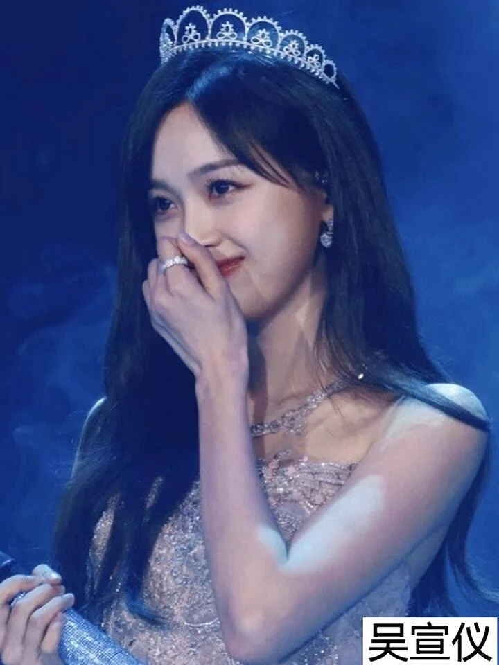 女明星戴皇冠的样子你认为谁像公主