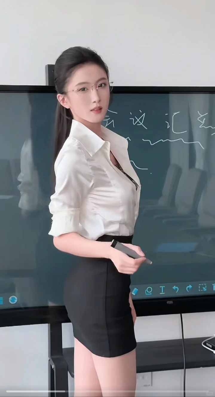 甜辣感的女总裁你没见过吧？