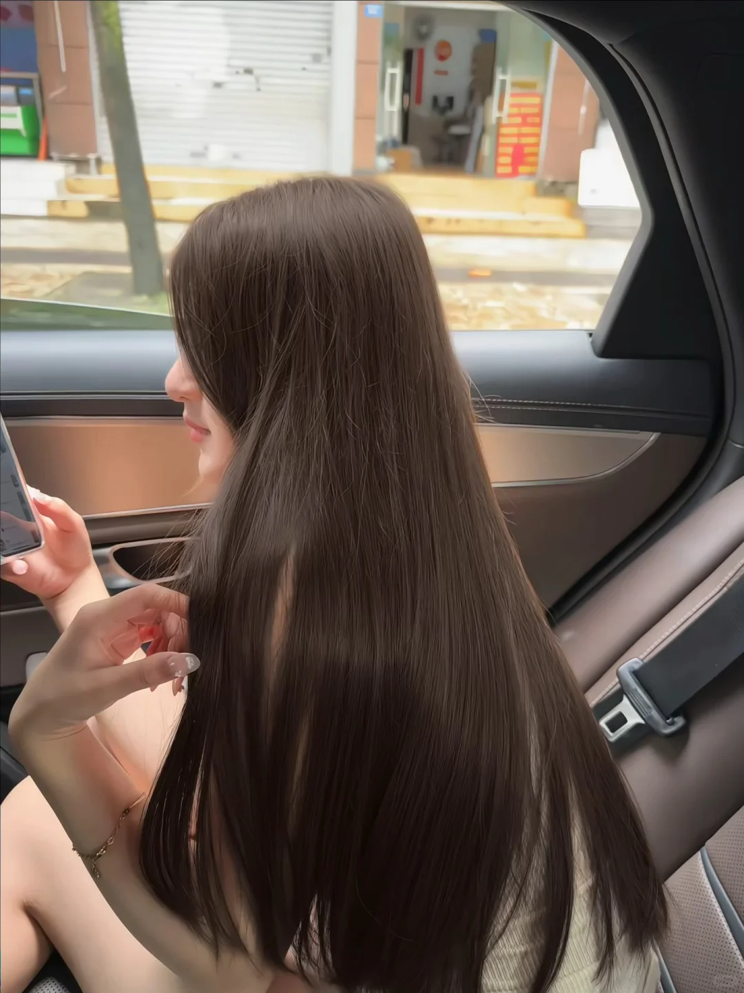 没人觉得淡颜染深发色更有美女感吗…