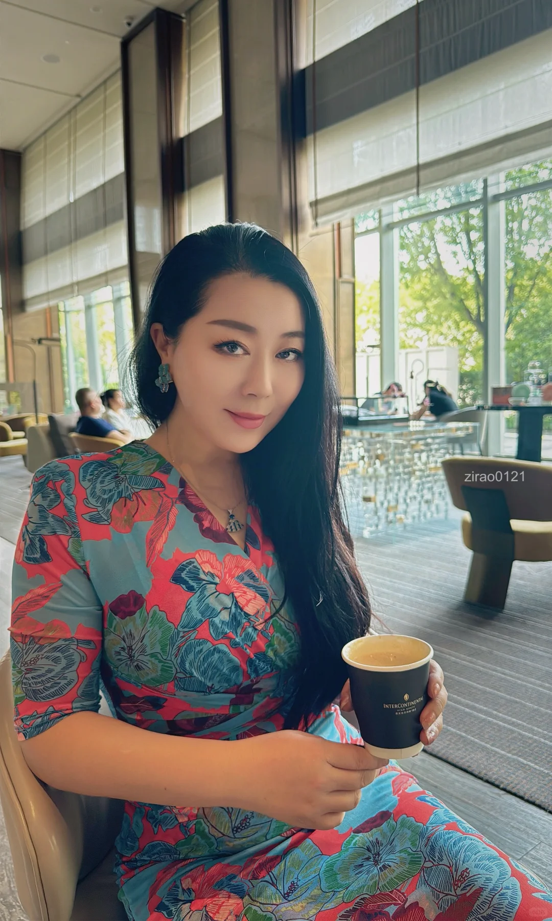 很大胆的配色，却格外吸睛