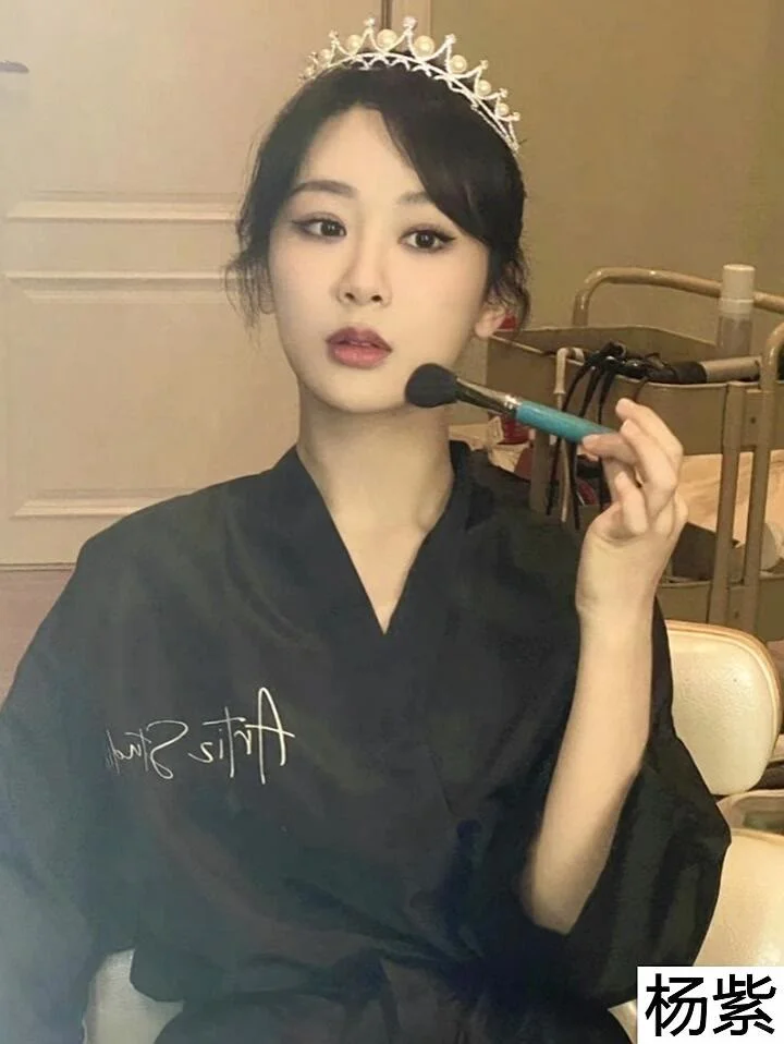 女明星戴皇冠的样子你认为谁像公主