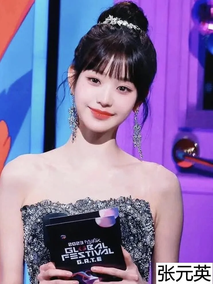 女明星戴皇冠的样子你认为谁像公主