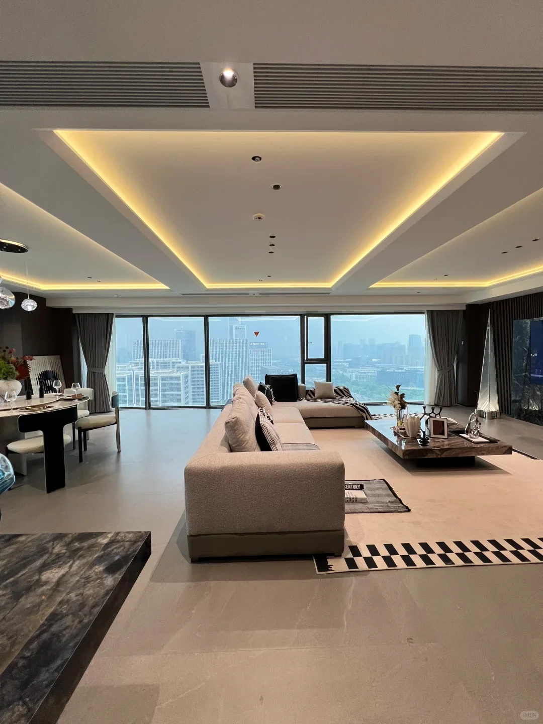 不愧是北龙湖~ 这270°环幕窗景我太爱了！