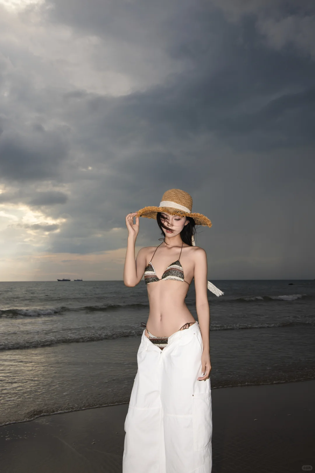 来到海边怎么能不拍点比基尼呢