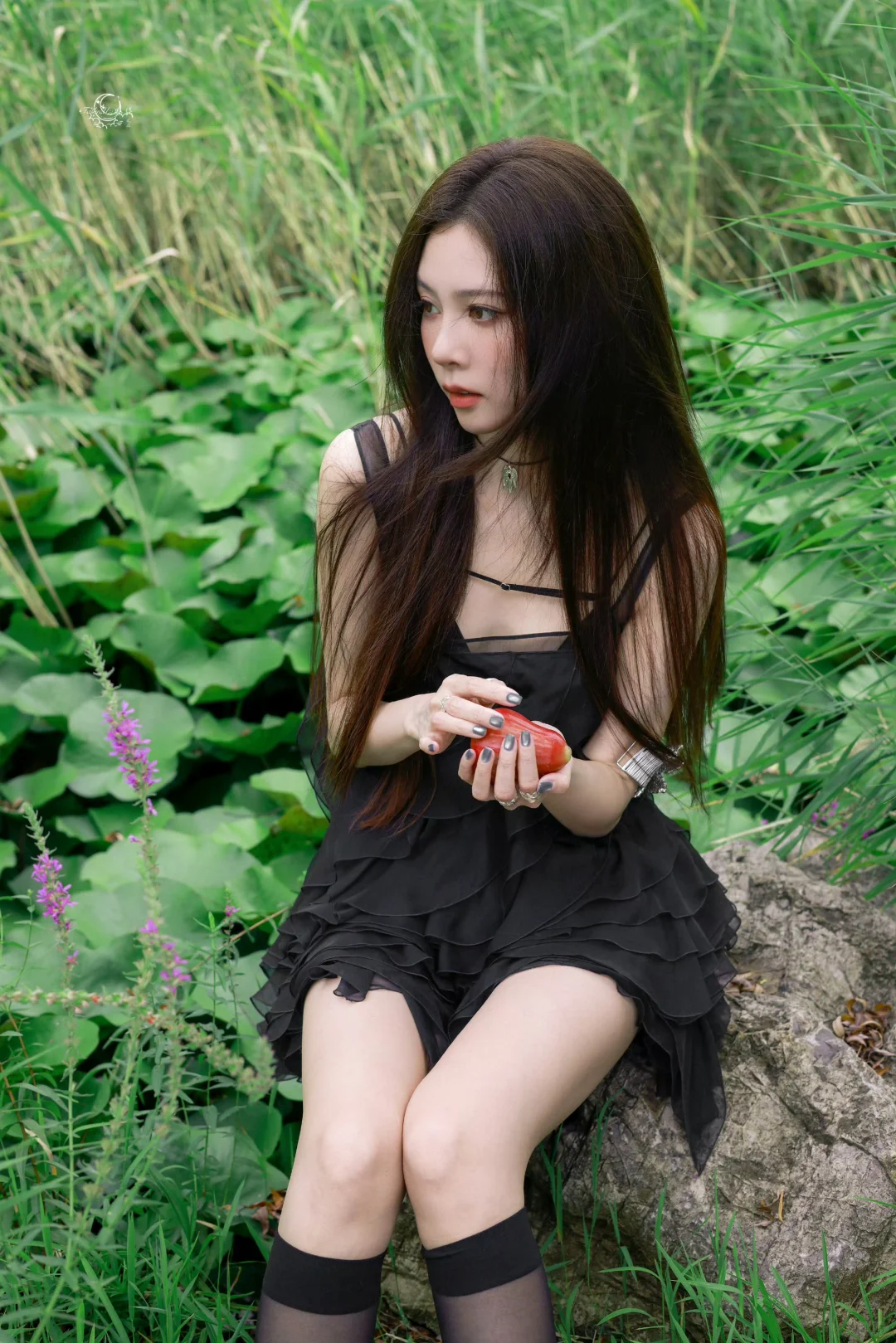 宋妍霏 吊带黑裙 人间尤物