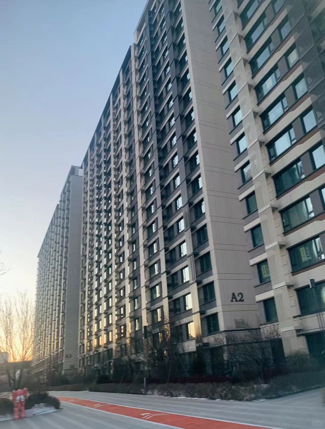 感谢房价暴跌，小情侣终于有了人生第一套房