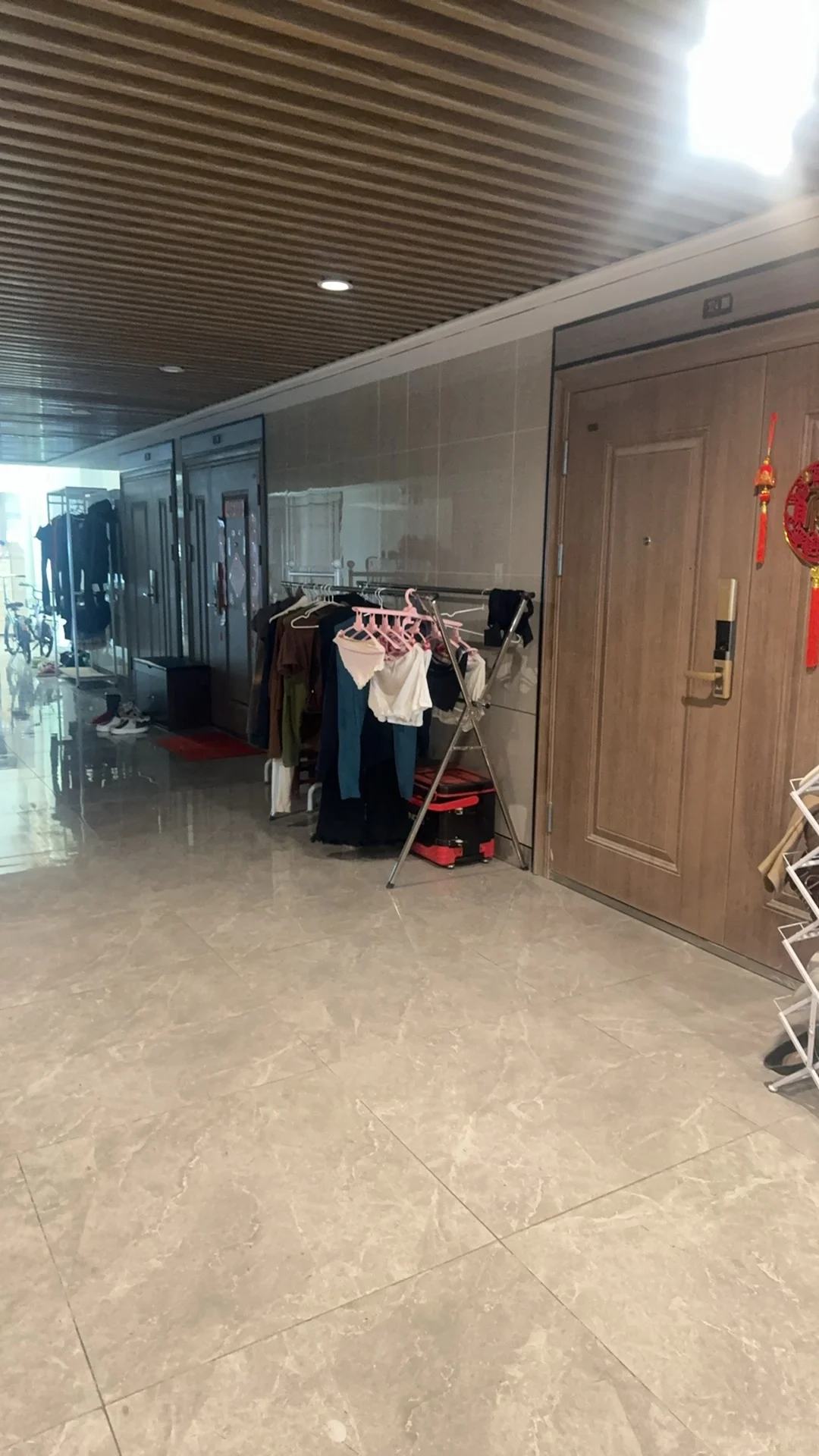 金地悦江时代朗湾小区走廊也是家