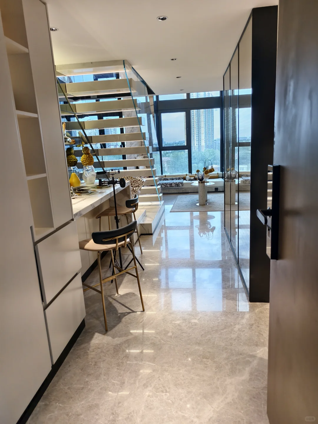 97 后全款拿下西安地铁口 28万loft 公寓