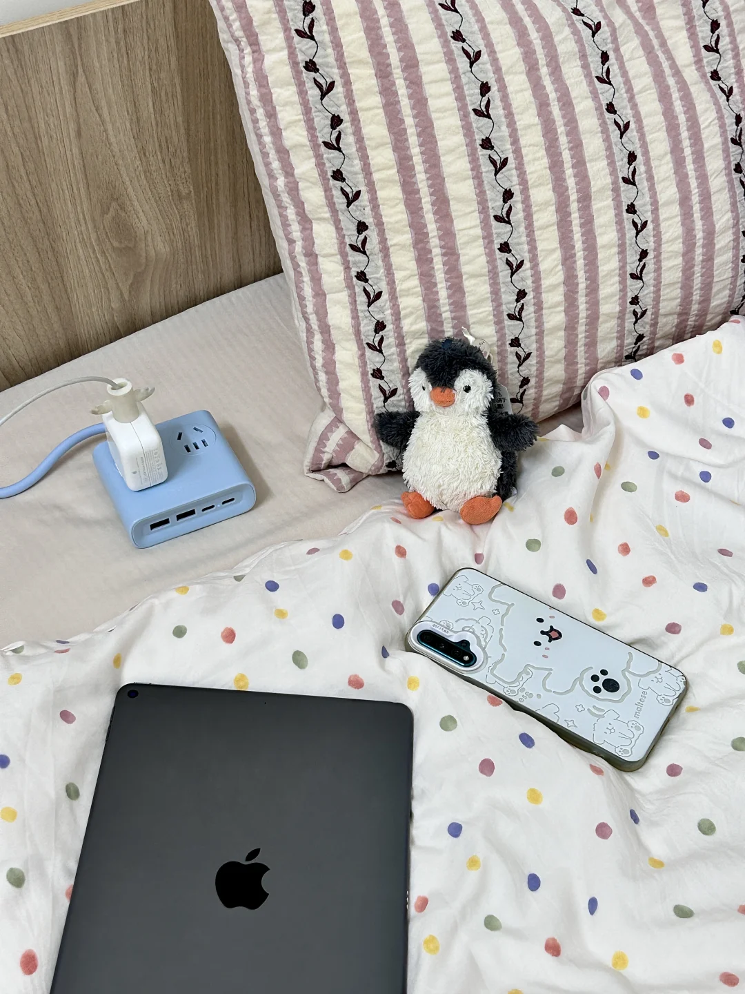 周五凌晨两点的房间🎀也是属于我的秘密基地