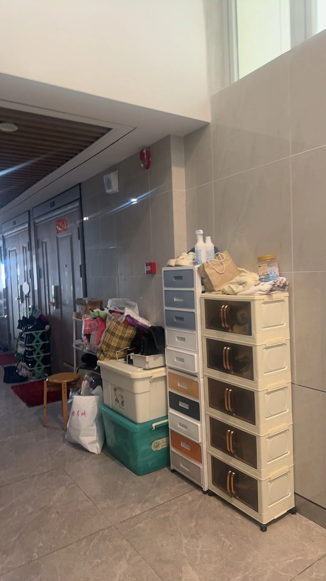 金地悦江时代朗湾小区走廊也是家