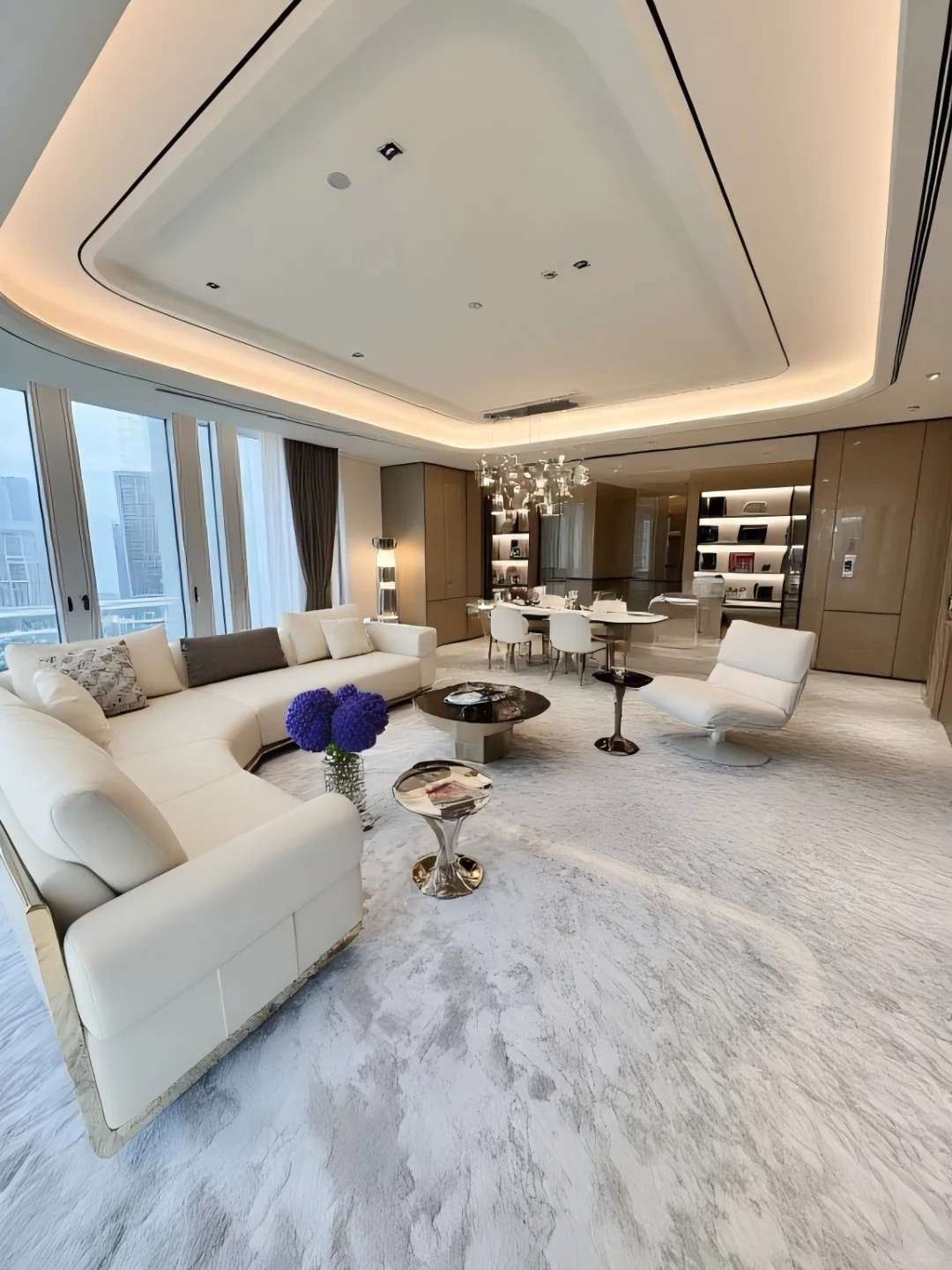 恭喜这位女士！终于拥有了自己的DreamHouse