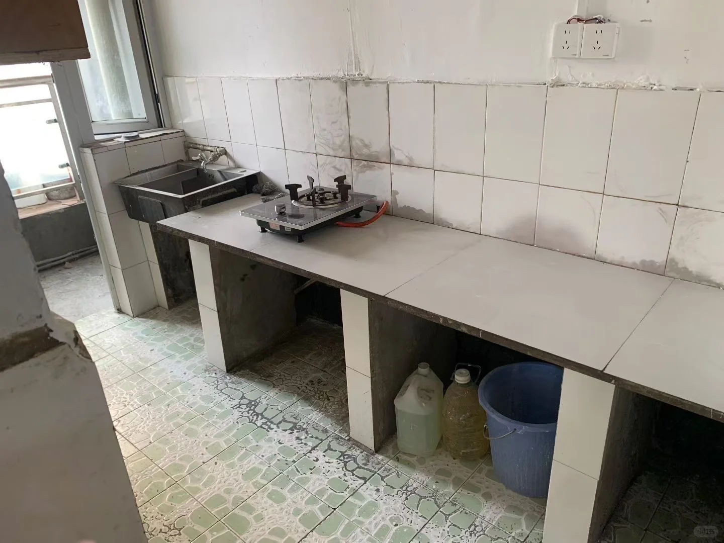 重庆西山街电梯房三房一厅一卫出租