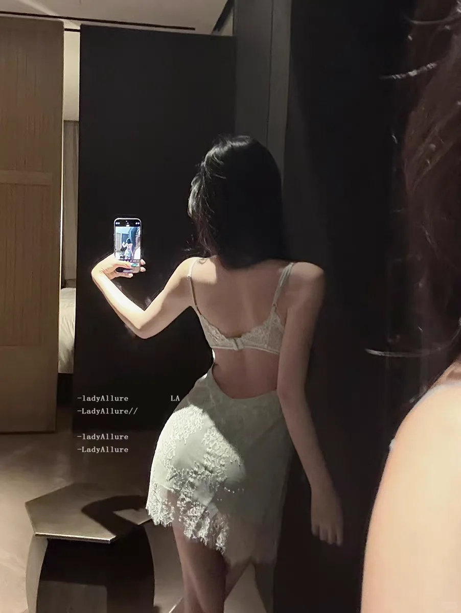 《银灰蕾丝睡衣套装｜夜晚的优雅魅惑小妖精