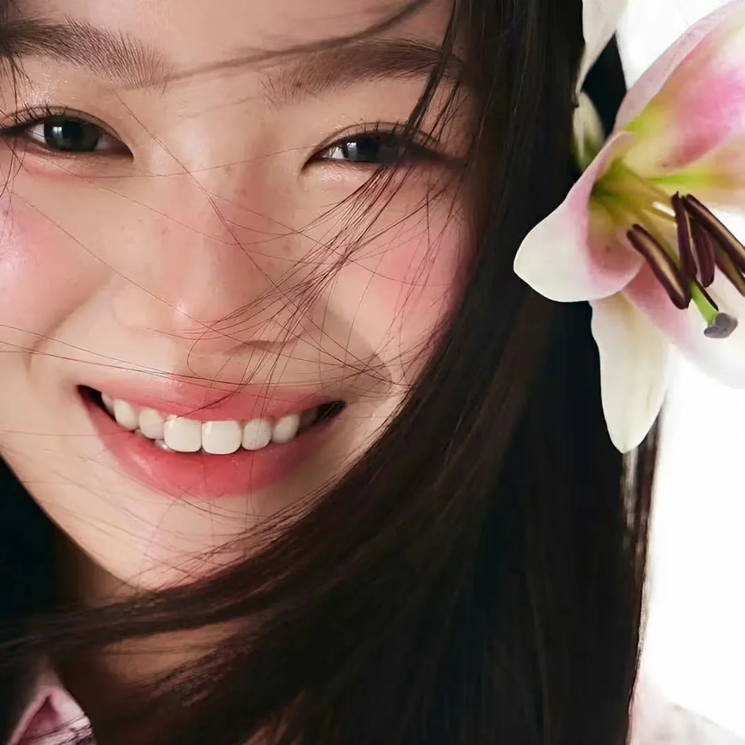 WeChat//美女与花头像🍃