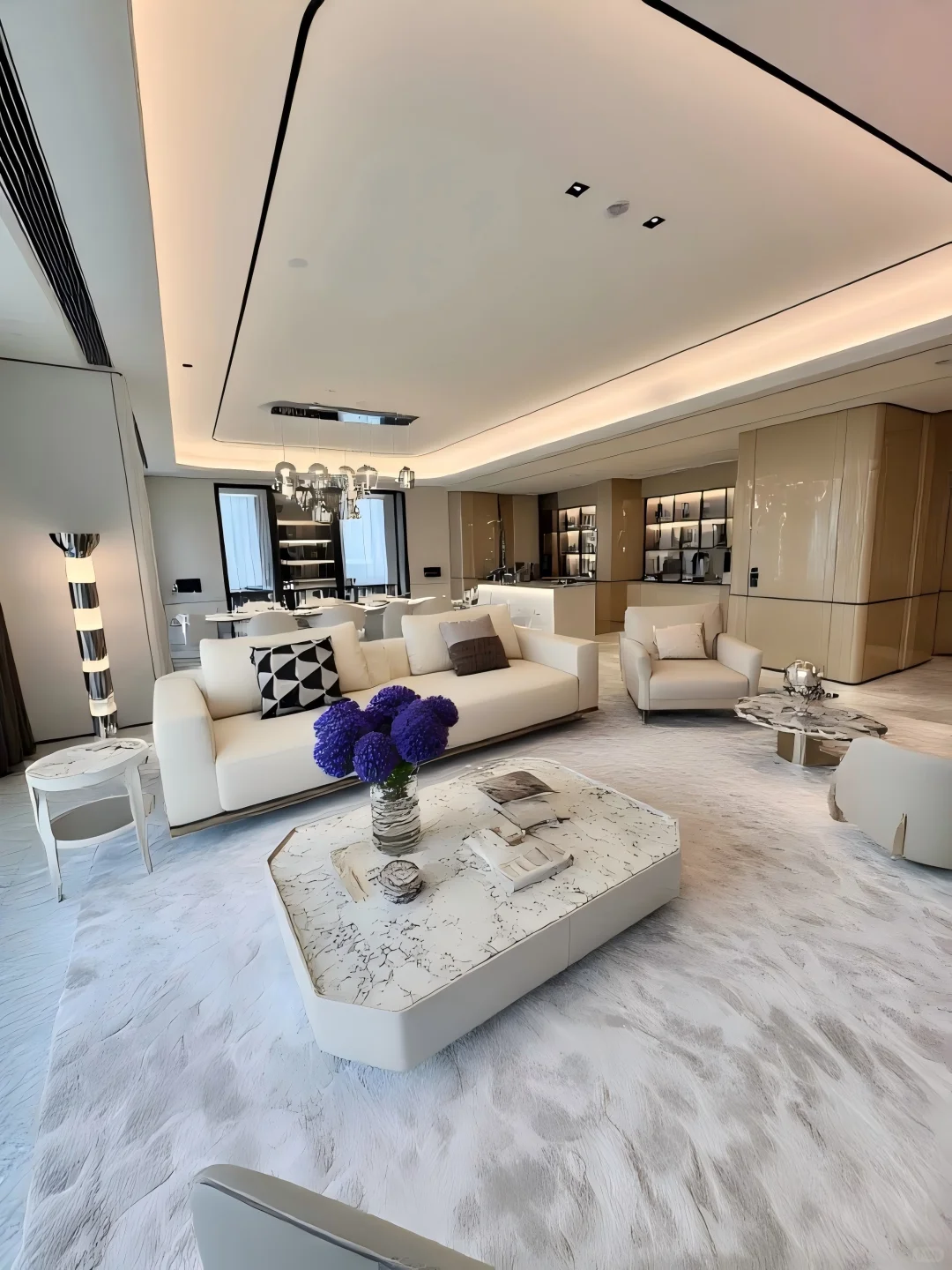 恭喜这位女士！终于拥有了自己的DreamHouse