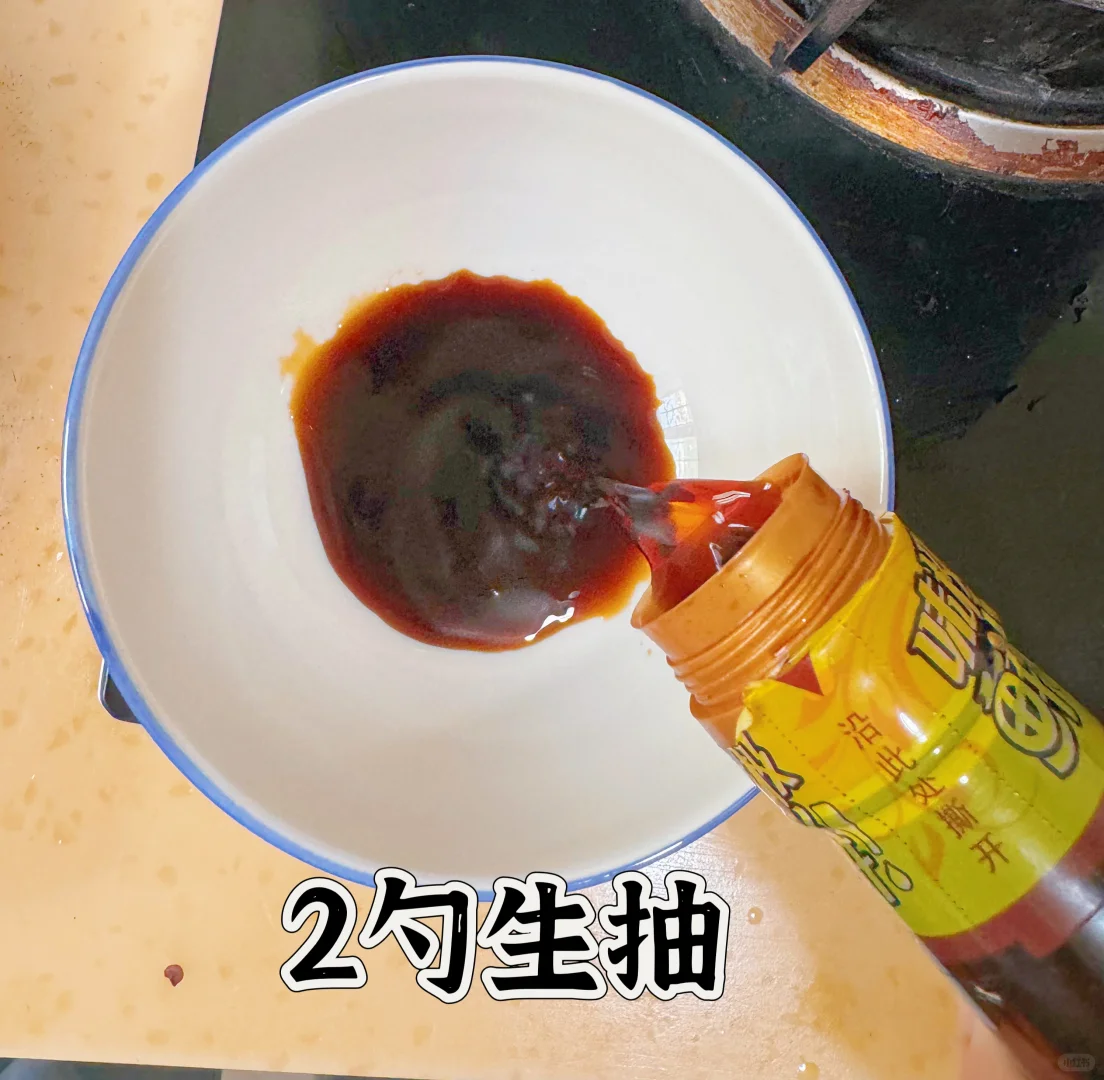 饭店秘制油爆虾，真的很诱人 ，一上桌被抢光