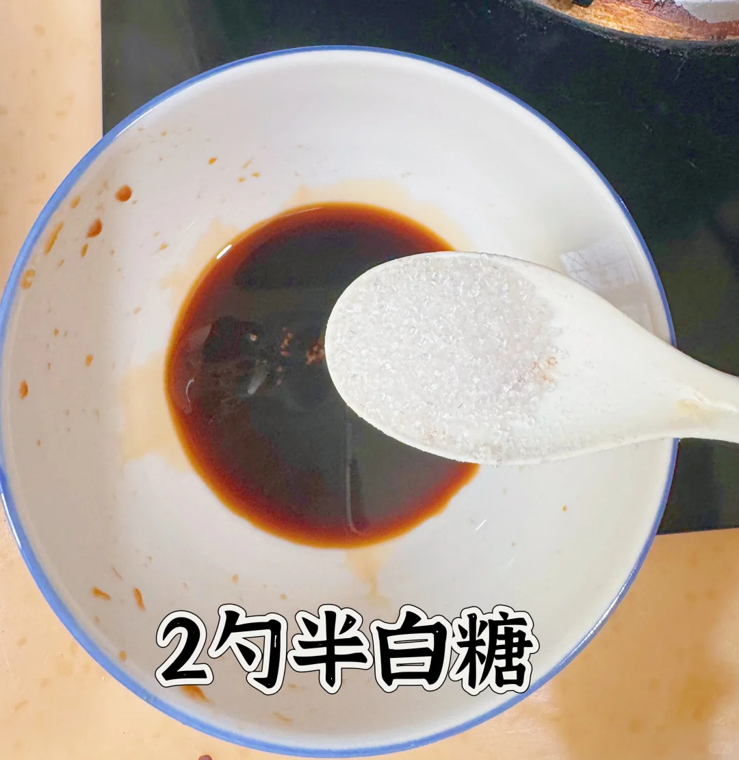饭店秘制油爆虾，真的很诱人 ，一上桌被抢光