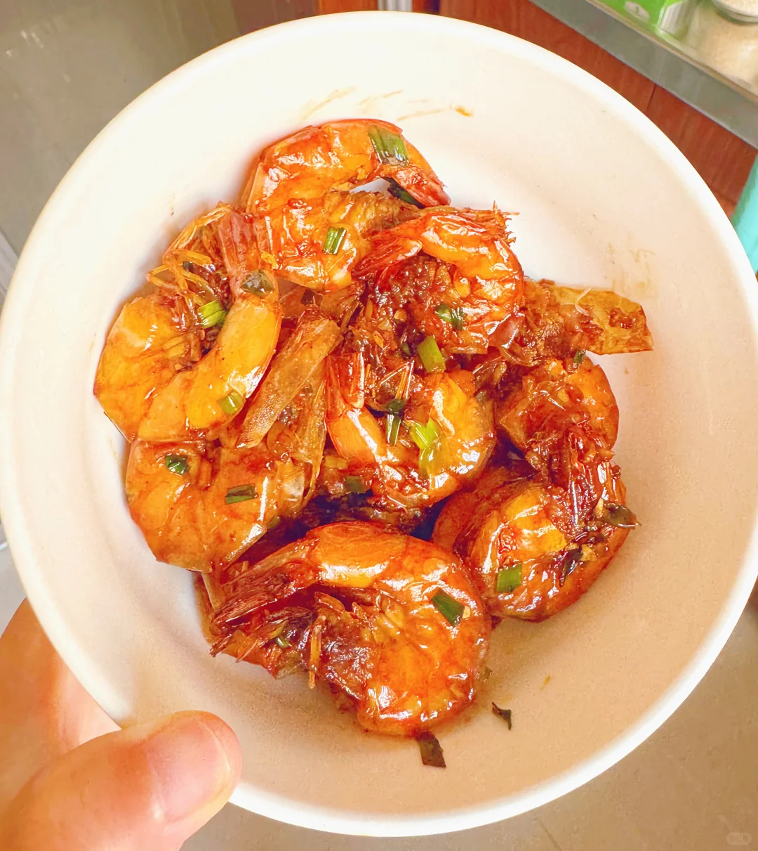饭店秘制油爆虾，真的很诱人 ，一上桌被抢光