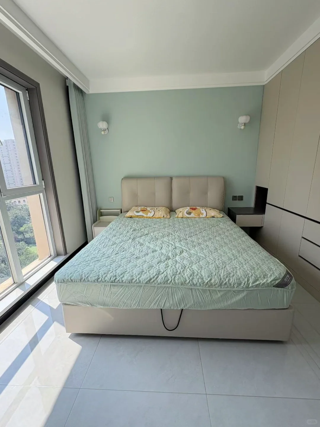 梦幻小屋四室两卫电梯洋房全新装修出售啦