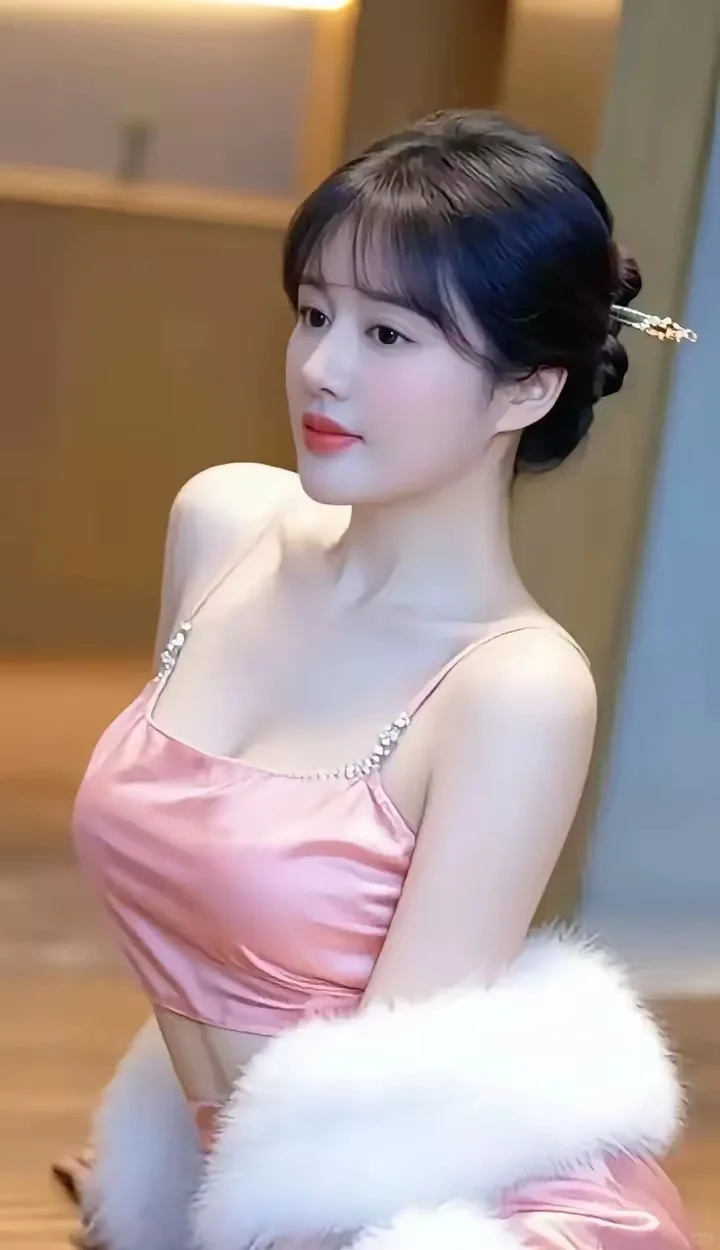 红妆美人倚,玉簪映秋光