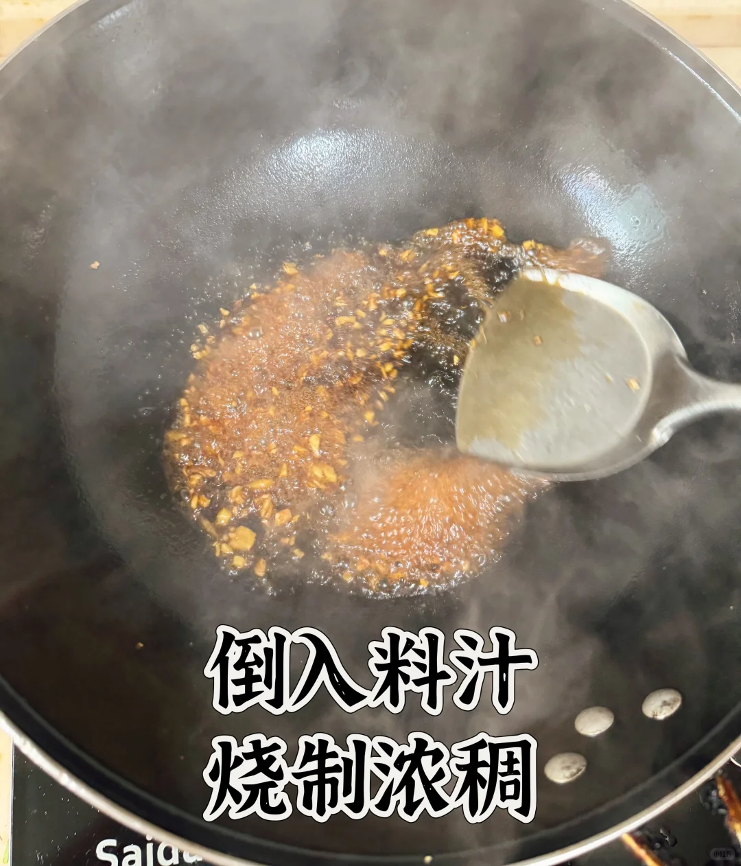 饭店秘制油爆虾，真的很诱人 ，一上桌被抢光