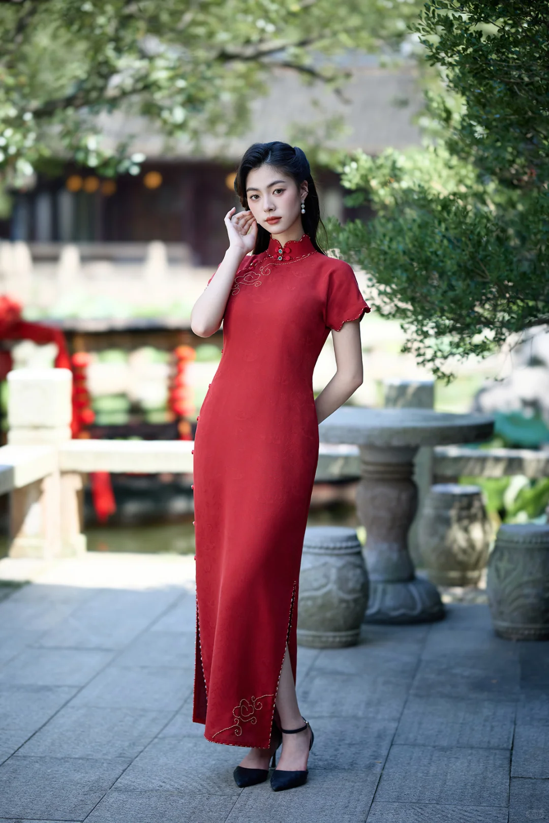 丹绮｜一袭红裳承古韵，简约低调尽奢华
