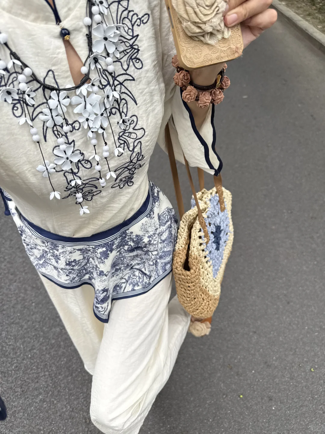 忍痛买了套微贵的改良旗袍🦋……