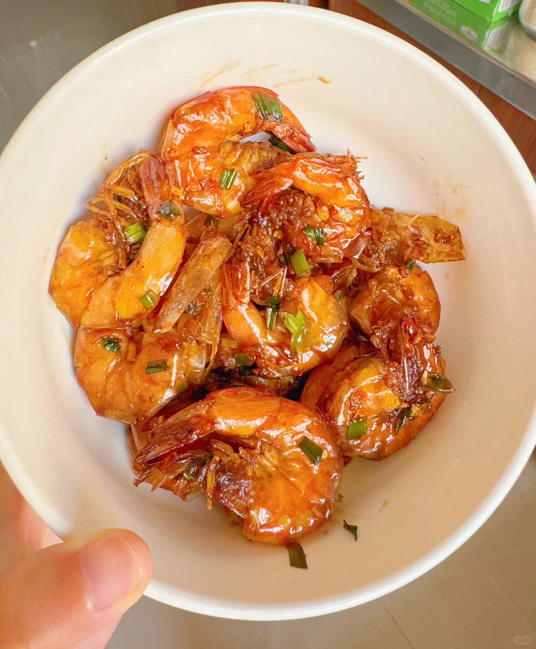 饭店秘制油爆虾，真的很诱人 ，一上桌被抢光