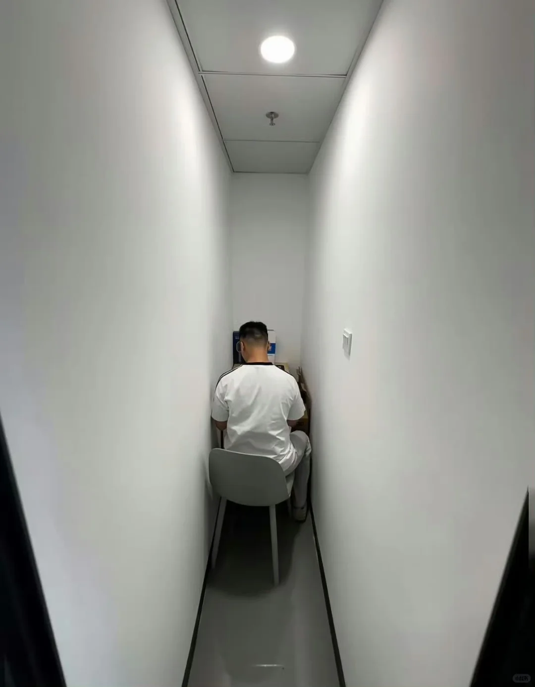 这个办公室看得我喘不上来气