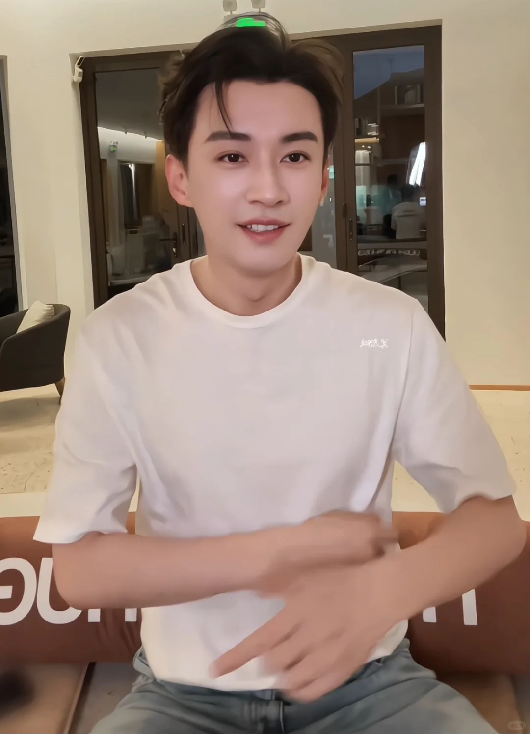 有了第二春，气色红润，人越来越妩媚漂亮