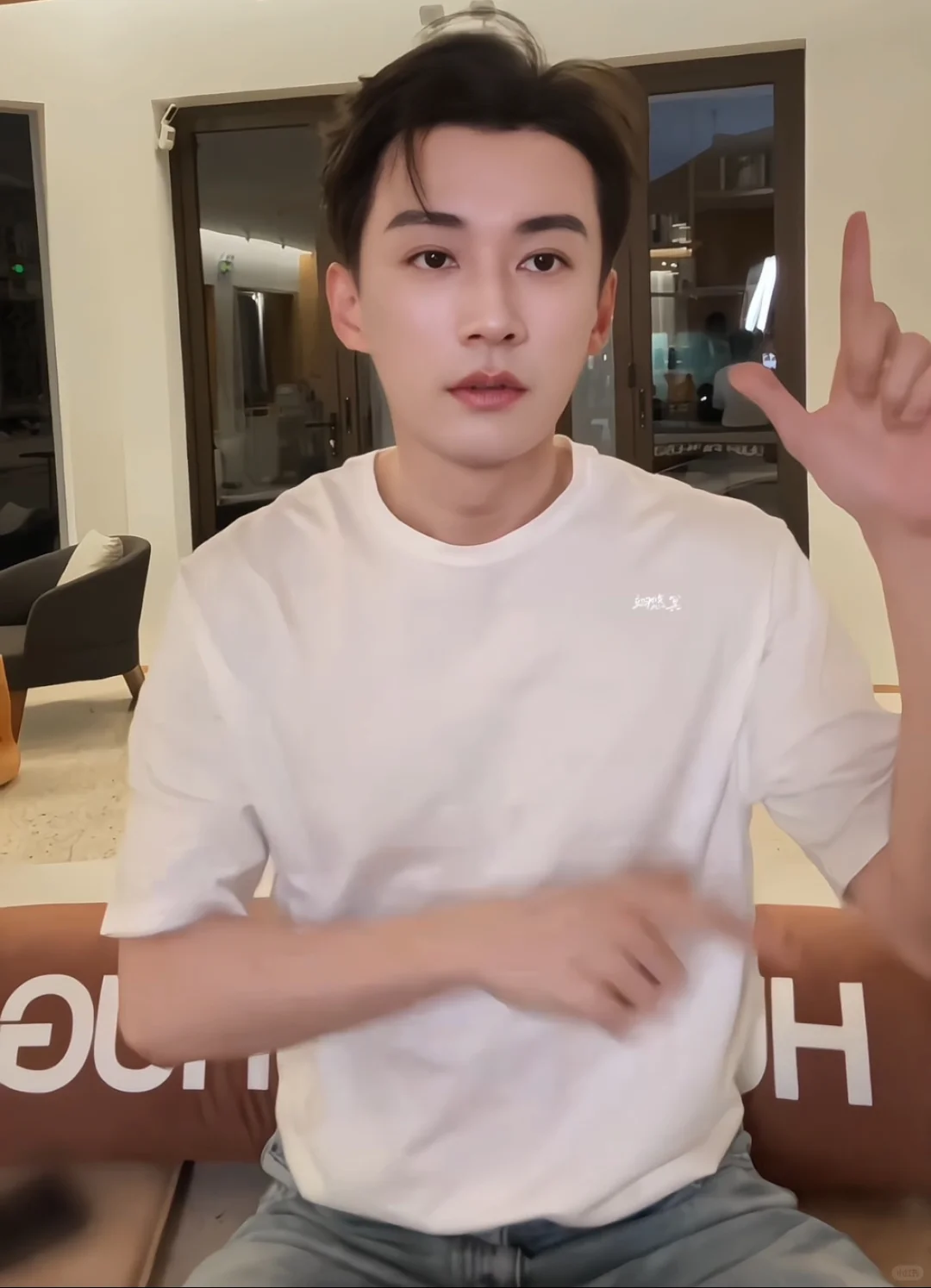 有了第二春，气色红润，人越来越妩媚漂亮