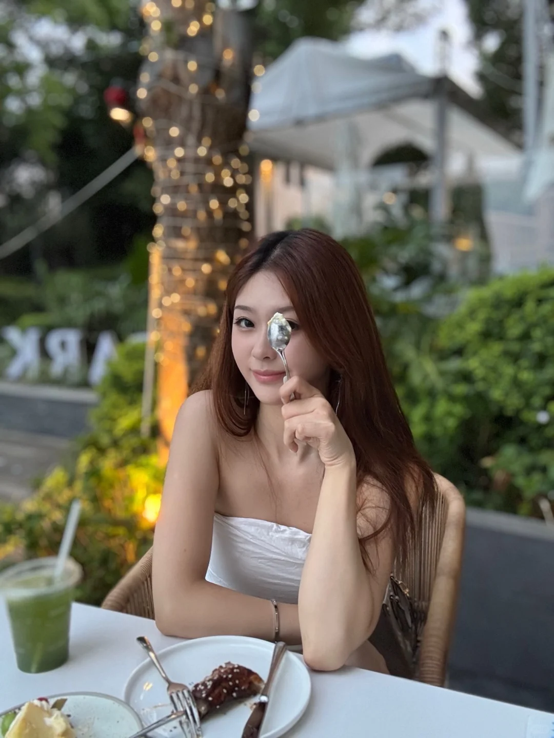 很媚