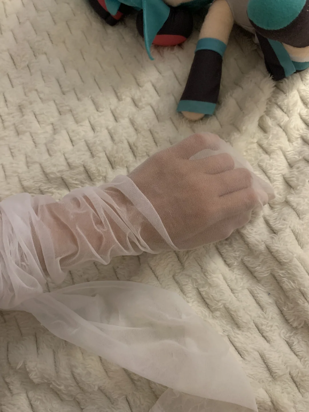透明白丝在灯光下变成了肉丝