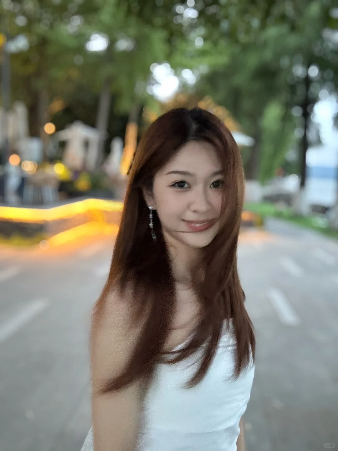很媚
