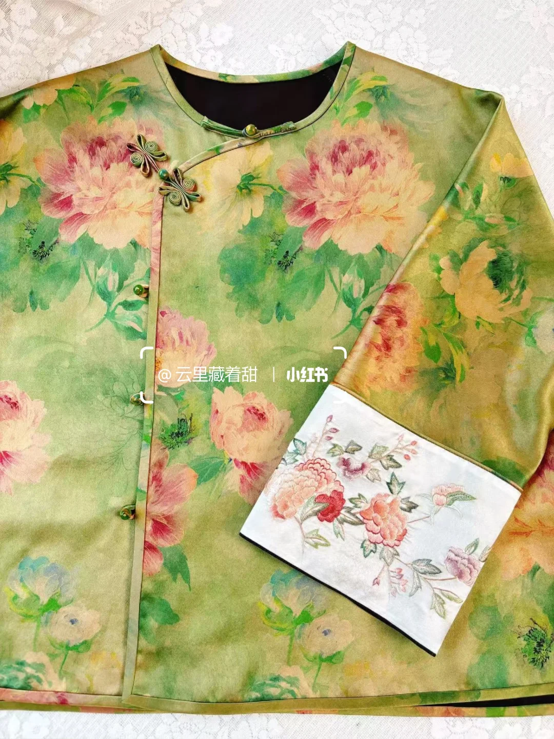 前喷重点娇艳花朵太太服