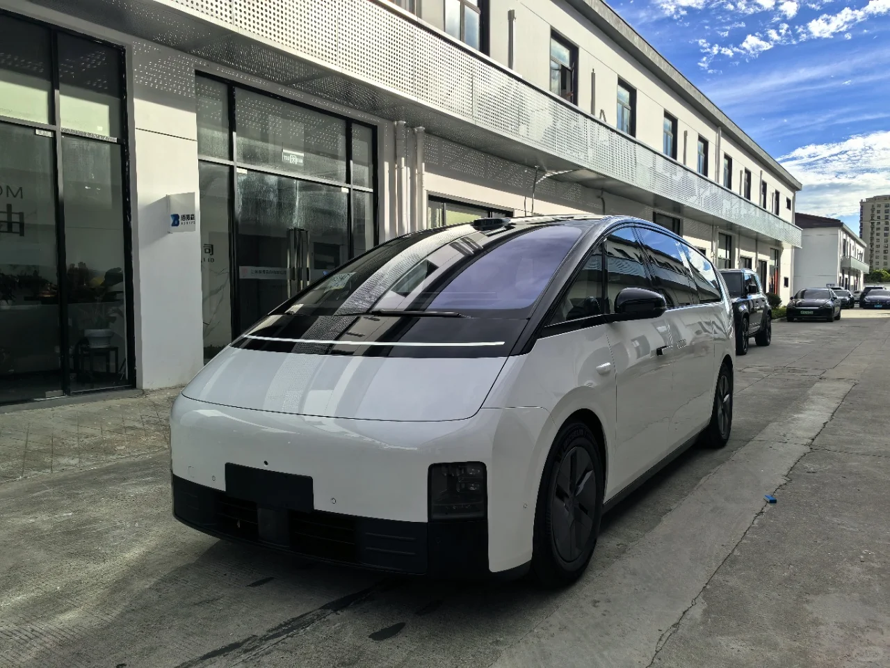 上海租车 国庆出推25款理想Mega Home出租