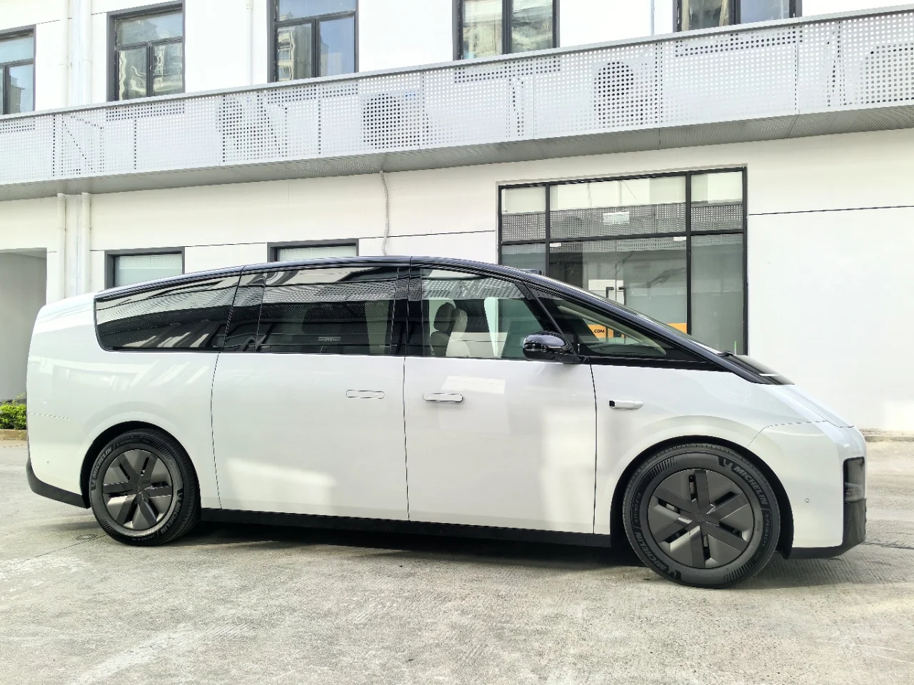 上海租车 国庆出推25款理想Mega Home出租