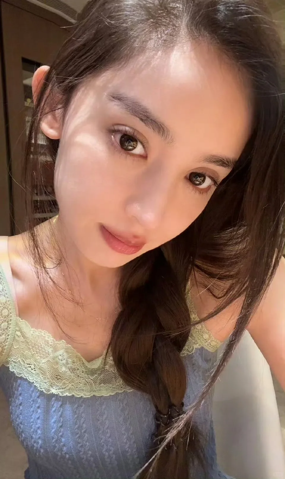 被娜扎盯着有没有心动的感觉？