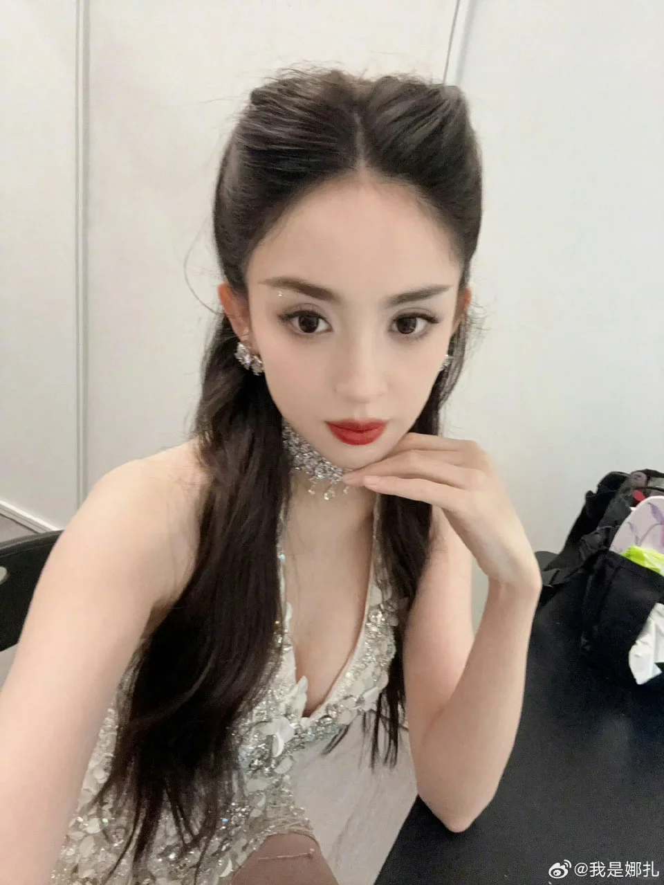被娜扎盯着有没有心动的感觉？