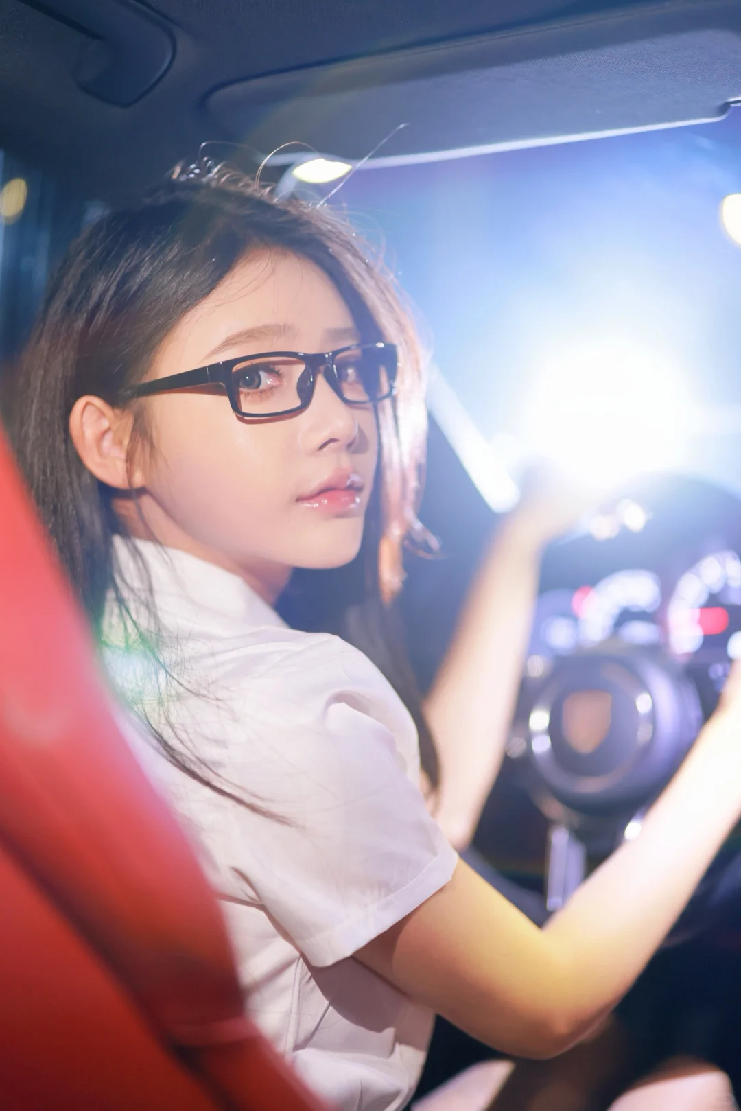 车内眼镜黑s，暗夜魅惑无敌