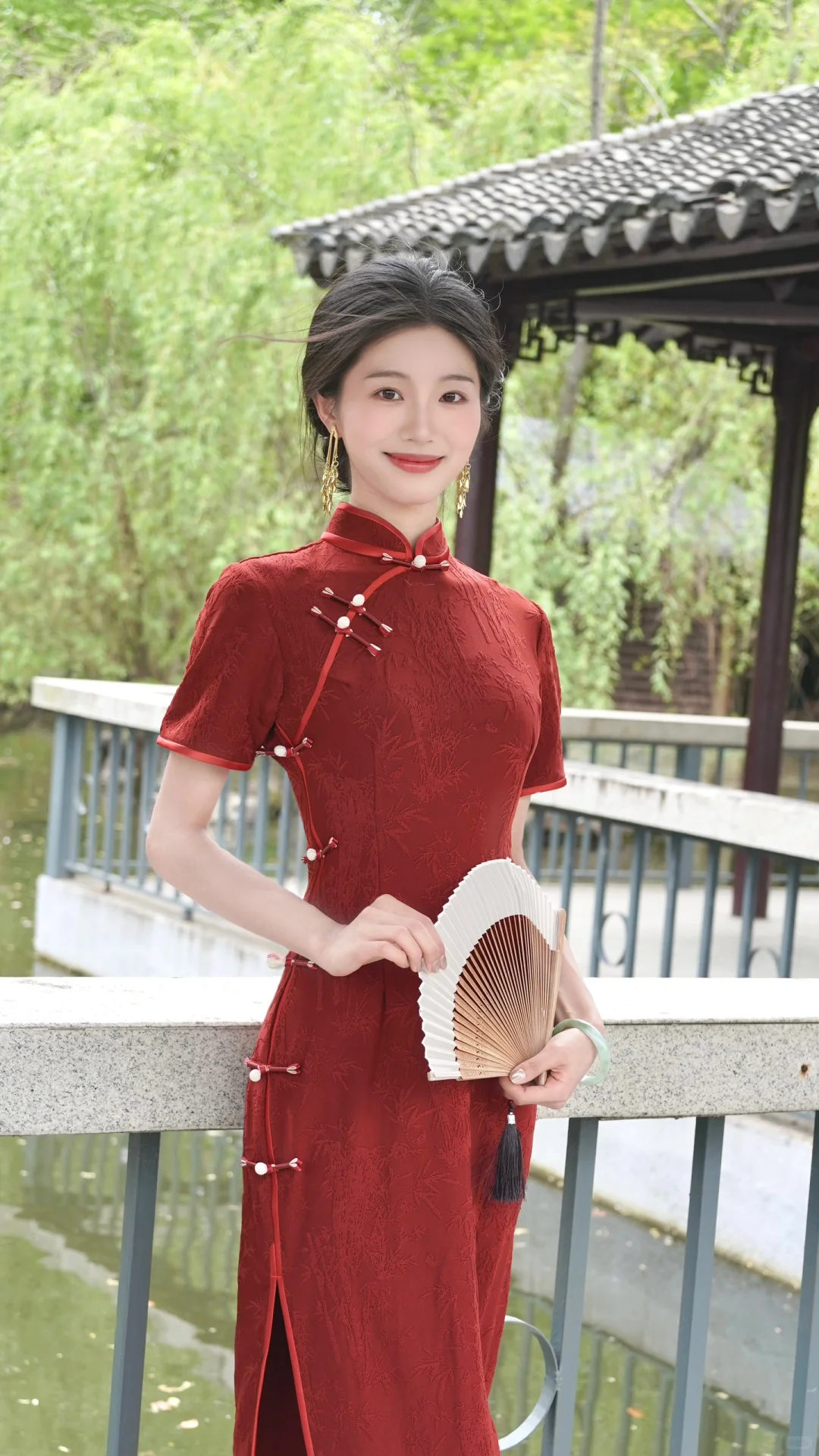 红色旗袍也太显气质了吧