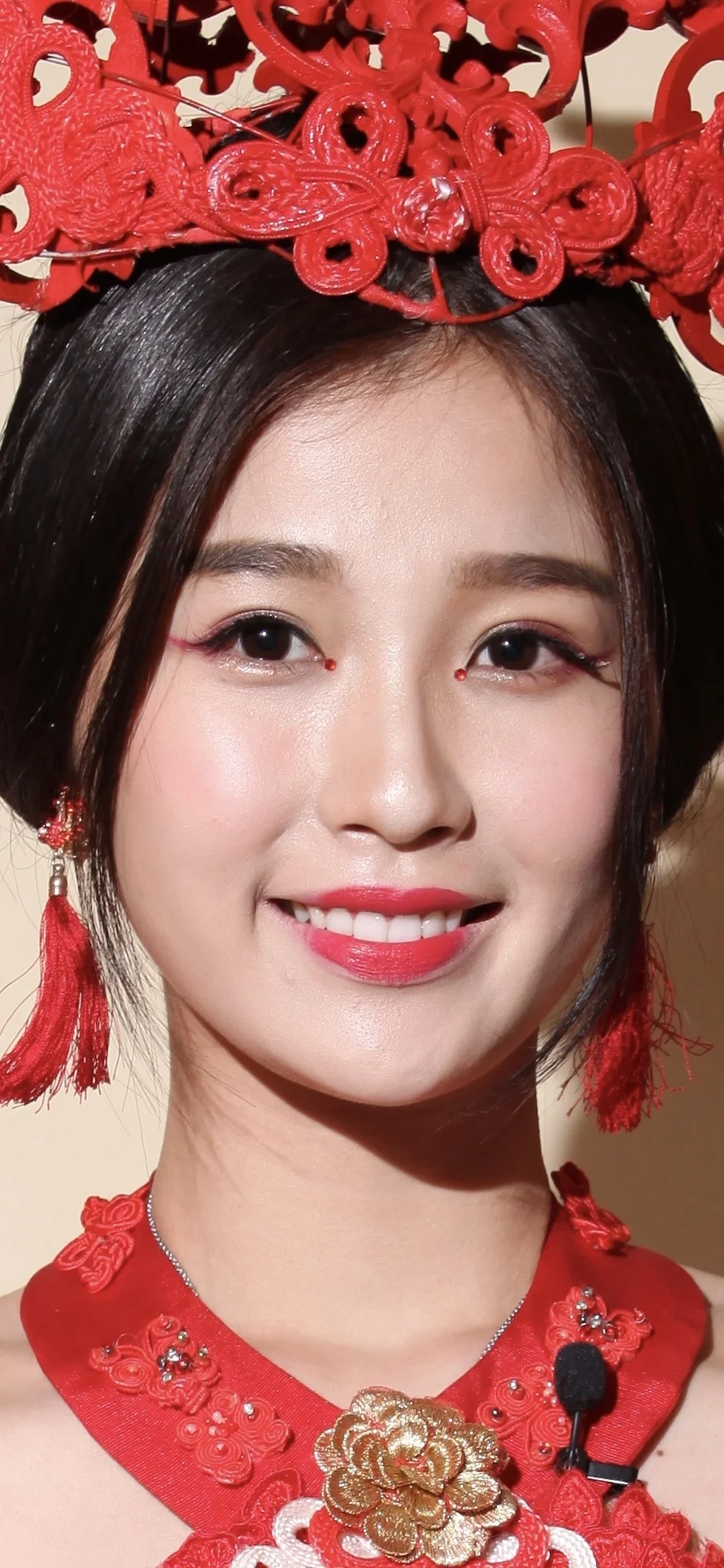 虞书欣造型可爱端庄大气 美翻啦 美的