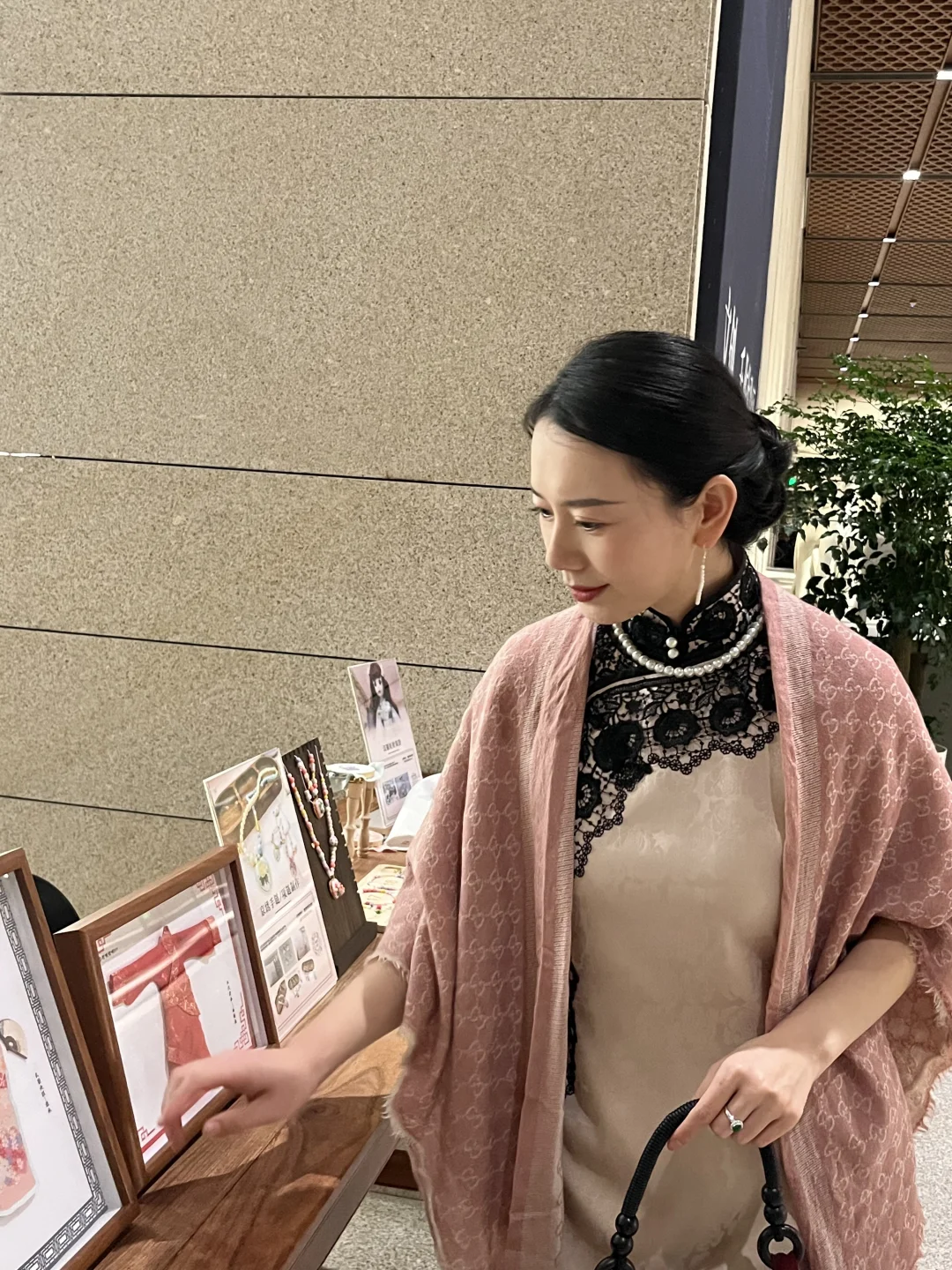 陪富太太逛展的一天