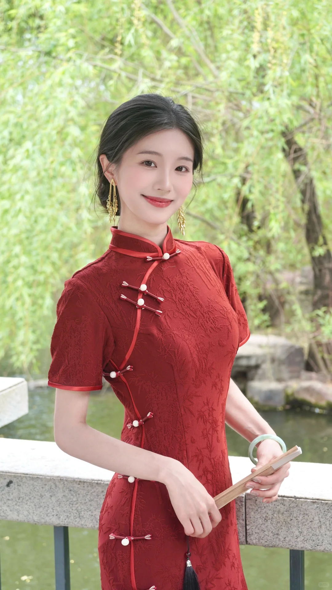 红色旗袍也太显气质了吧