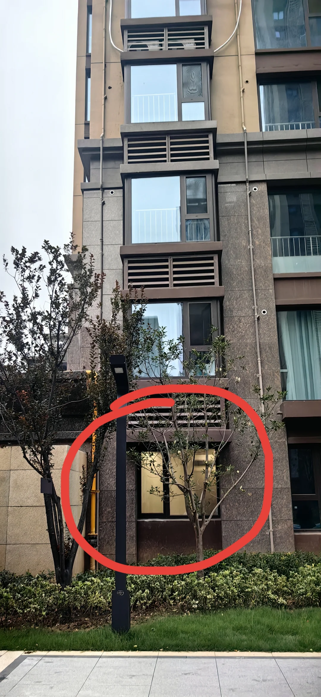 开发商欺骗，高价买了个粪坑房